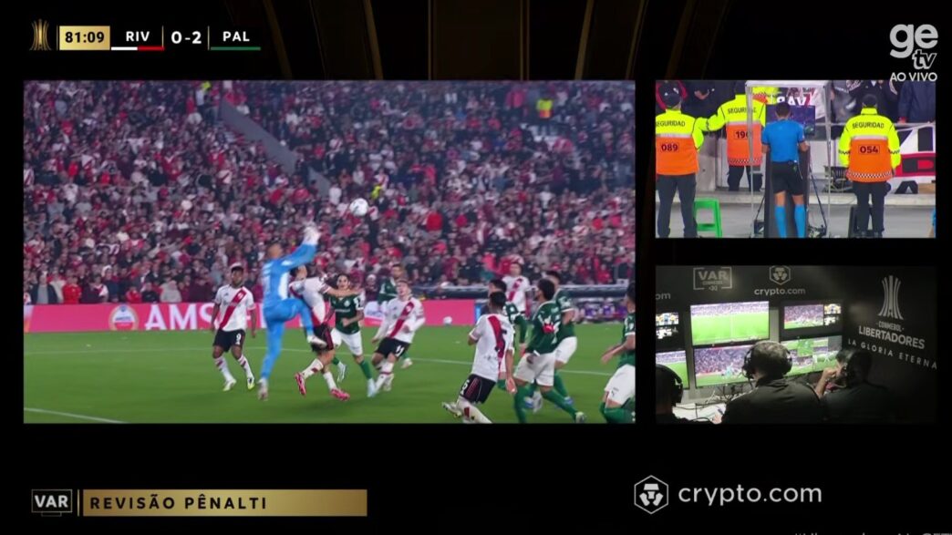 River x Palmeiras: VAR anula pênalti - 47