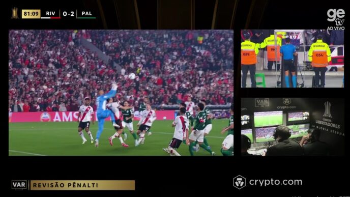 River x Palmeiras: VAR anula pênalti - 47