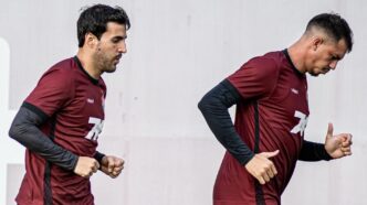 Raúl Cáceres e Zé Marcos em treino do Vitória (Foto: Victor Ferreira / EC Vitória)