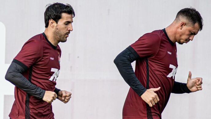 Raúl Cáceres e Zé Marcos em treino do Vitória (Foto: Victor Ferreira / EC Vitória)