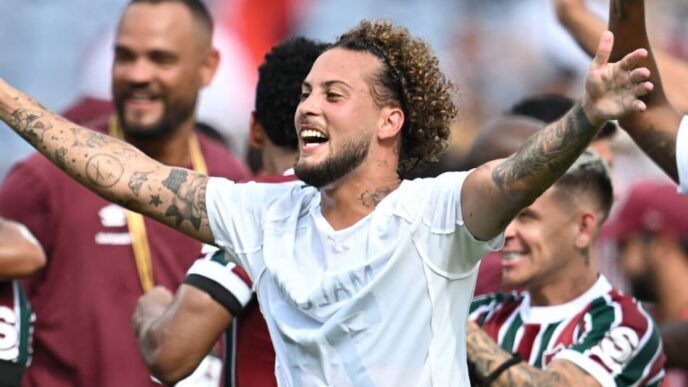 Guga celebra vitória do Fluminense sobre o Al-Hilal