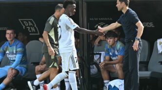 Vini Jr na partida contra o PSG pelo Mundial (Foto: Paul ELLIS / AFP)