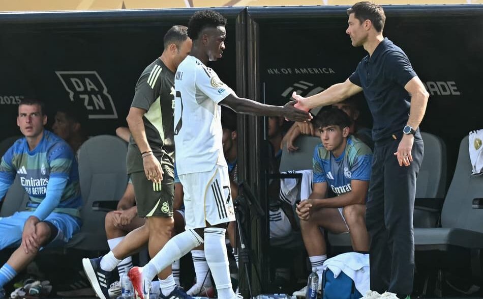 Vini Jr na partida contra o PSG pelo Mundial (Foto: Paul ELLIS / AFP)
