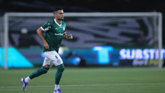 Andreas Pereira, jogador do Palmeiras, em ação durante a partida.