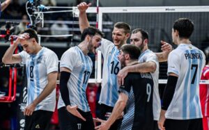 Comemoração da Argentina no Mundial de Vôlei 2025 (Foto: Sherwin Vardeleon/AFP)