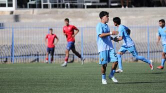 Dhingra em ação pelo Miami Dade contra o Panionios, da Grécia
