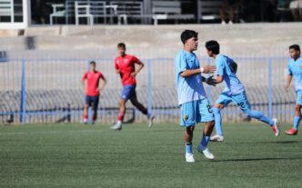 Dhingra em ação pelo Miami Dade contra o Panionios, da Grécia