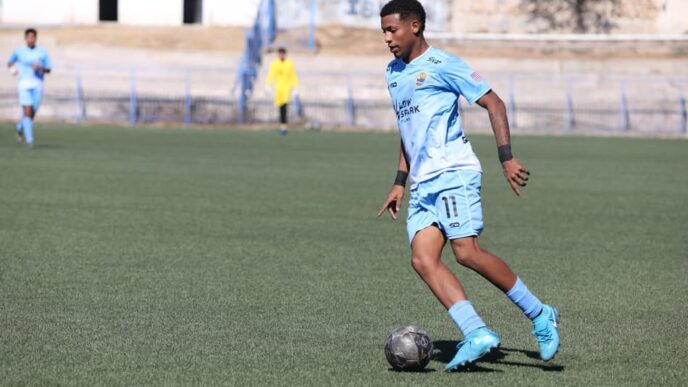 Diogo Jr em ação pelo Miami Dade contra o Panionios na excursão pela Grécia