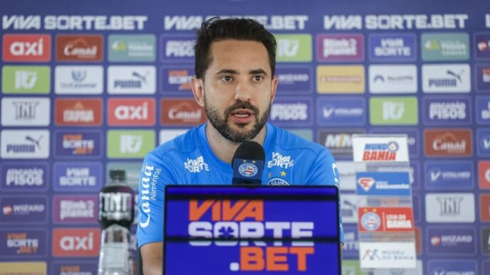 Everton Ribeiro em entrevista coletiva pelo Bahia (Foto: Rafael Rodrigues/ EC Bahia)
