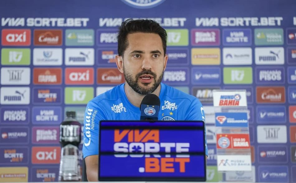 Everton Ribeiro em entrevista coletiva pelo Bahia (Foto: Rafael Rodrigues/ EC Bahia)