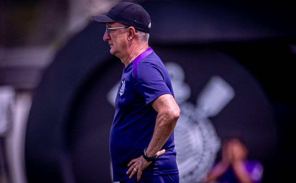 Corinthians treina de olho no Sport