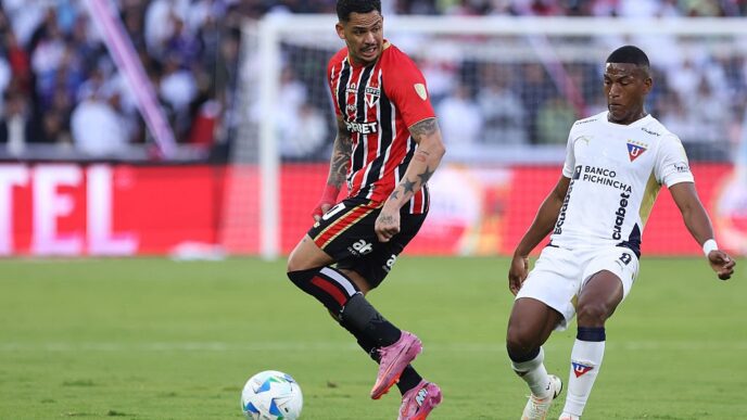 São Paulo perde para LDU - 45