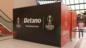Troféus Europa League e Conference League no Brasil - foto ilustrativa