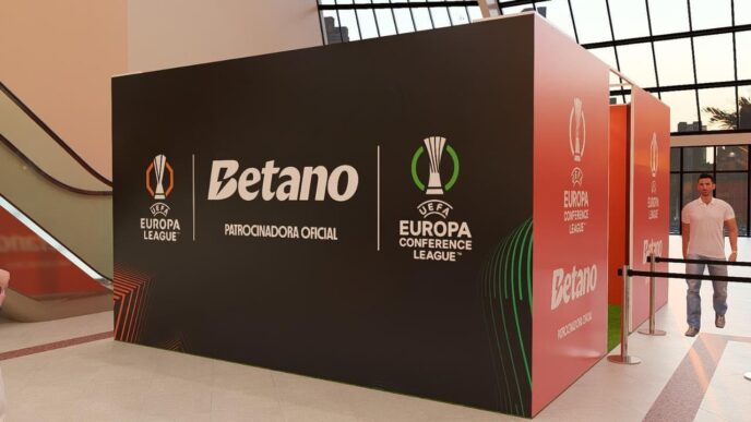 Troféus Europa League e Conference League no Brasil - foto ilustrativa